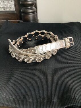 Vintage Cache Silver Metallic Leather Metal Charm Belt